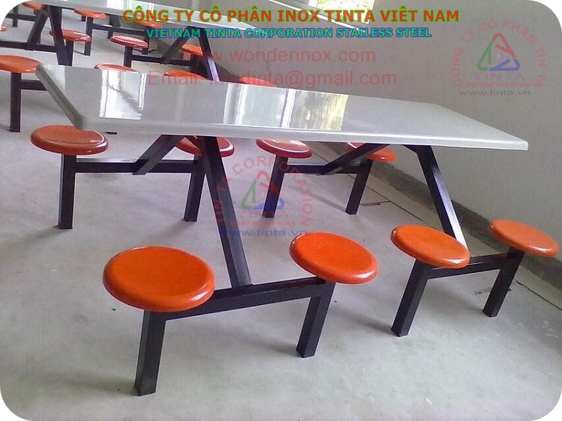 Bộ bàn ăn 8 ghế inox với độ bền cao, tuổi thọ dài, không lo bị bong tróc